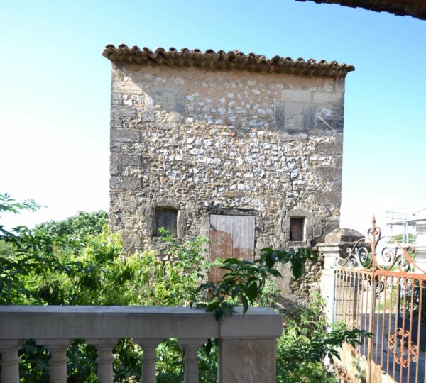 Propriété à rénover à 7km d'Uzès