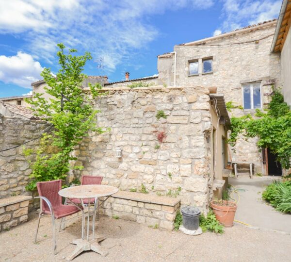 Property to renovate 7km from Uzès