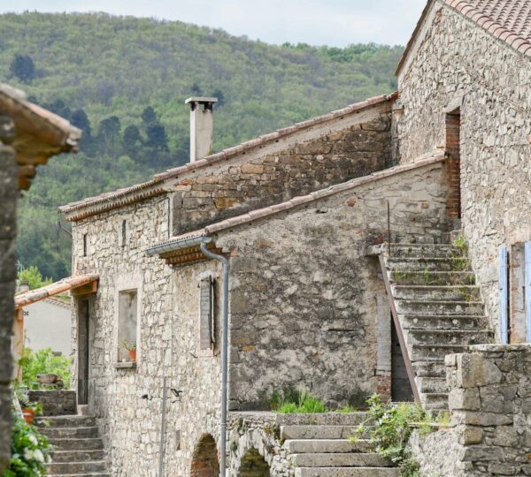 Mas with outbuildings near Ardèche