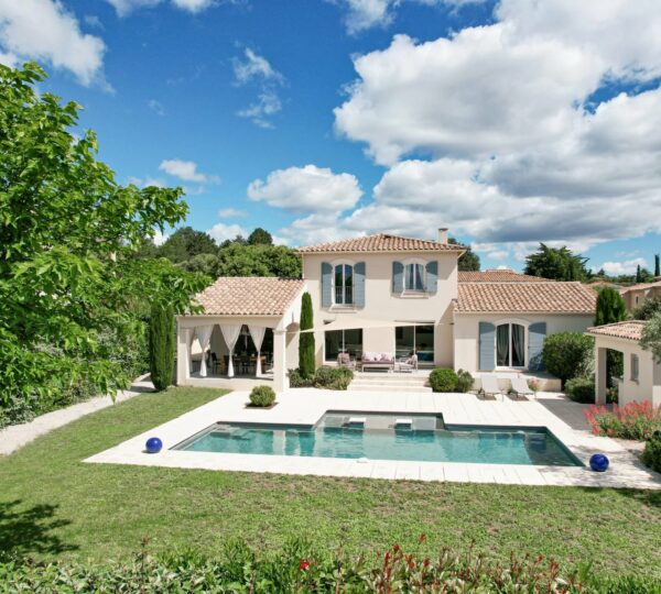 Superb villa with pool 5 kms from Uzès