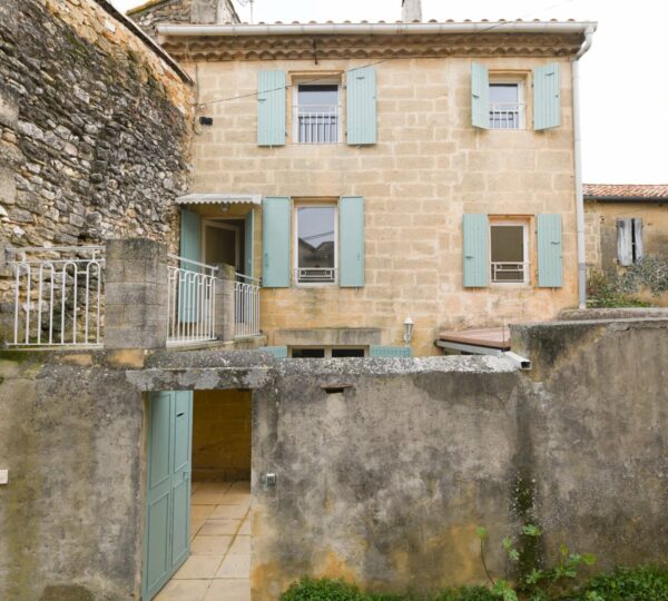 Maison de village avec cour...