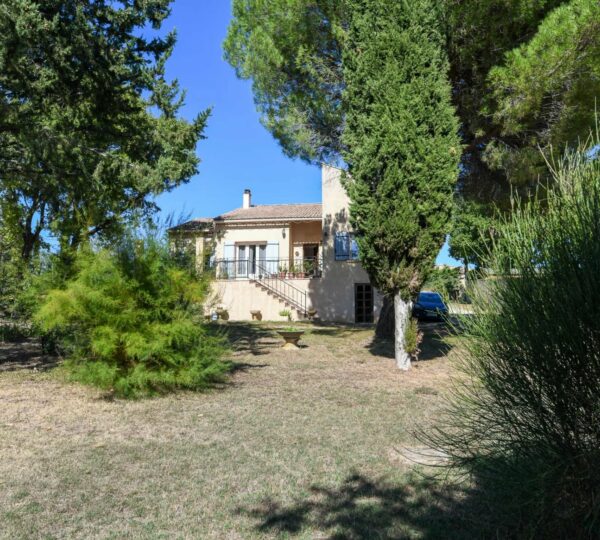 House 15 minutes from Uzès with lovely grounds