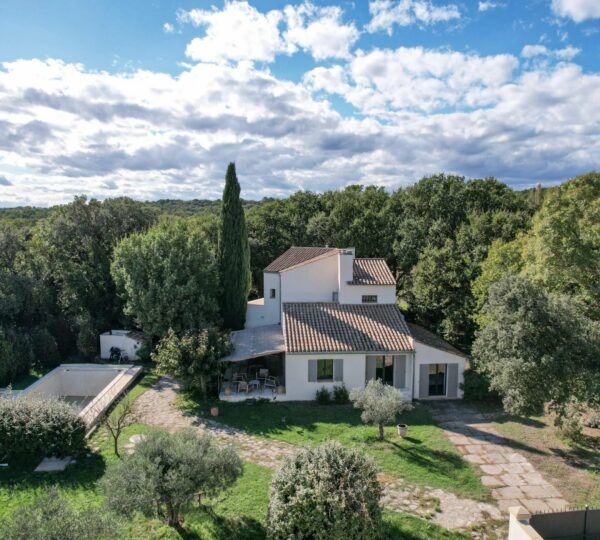 Property just 5 km from Uzès, with swimming pool