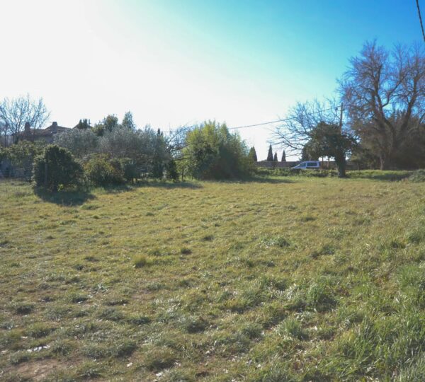 Terrain à bâtir à 20 minutes au nord d'Uzès!