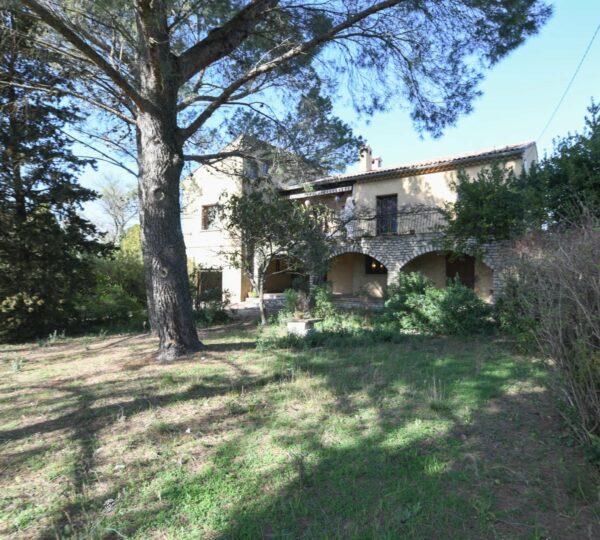 Villa near UZES centre with bedrooms on one level