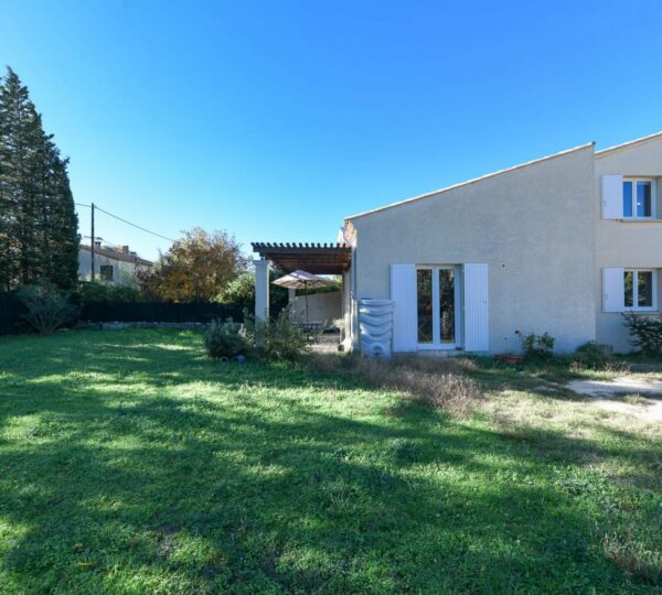 Villa near UZES with ground floor bedroom