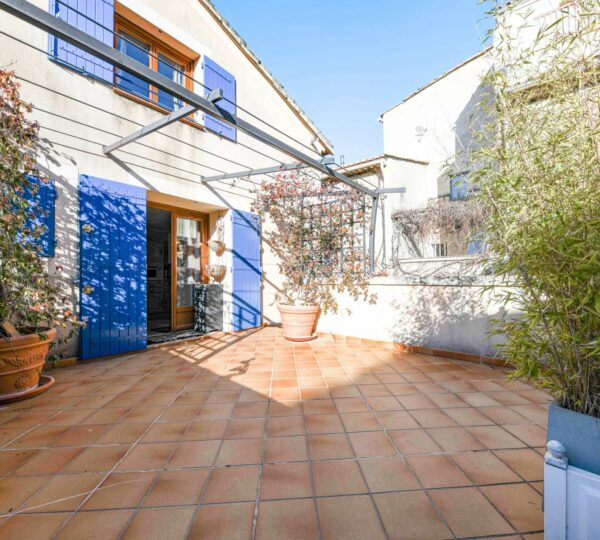 Village house with terrace and garage