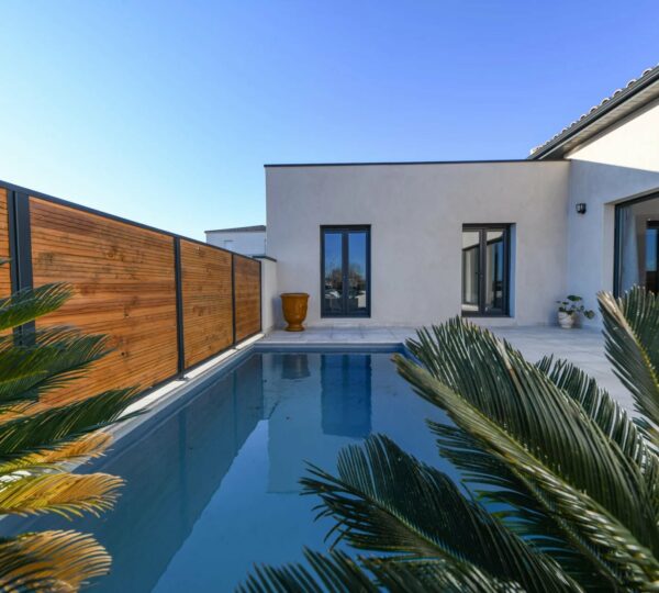 Contemporary villa with pool 15 minutes from Uzès