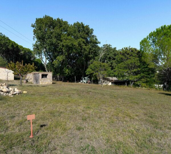 Terrain constructible de 563 m² au calme, à 14 km d’Uzès