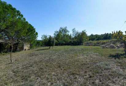 Terrain constructible de 667 m² au calme, à 14 km d’Uzès