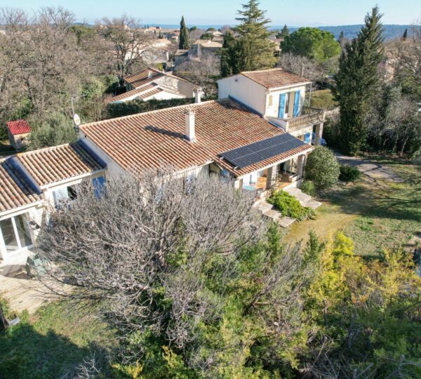 Villa avec gite, jardin et piscine à quelques minutes d'Uzès