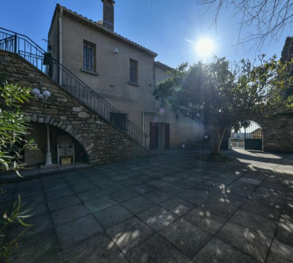 Maison en pierre à rénover avec piscine à 15 minutes d'Uzès