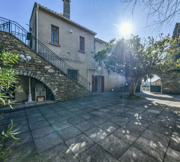 Maison en pierre à rénover avec piscine à 15 minutes d'Uzès