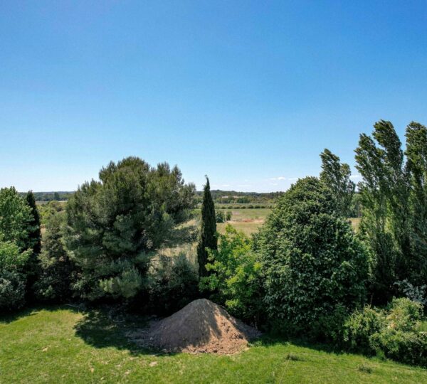 Très beau terrain à bâtir de 2.000m² à 1 km de tous les commerces