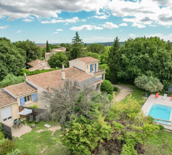 Villa with cottage, garden and pool a few minutes from Uzès
