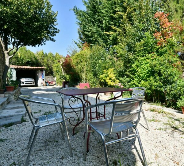 Maison de village du XIXe de 157 m² avec jardin, à 8 km d’Uzès