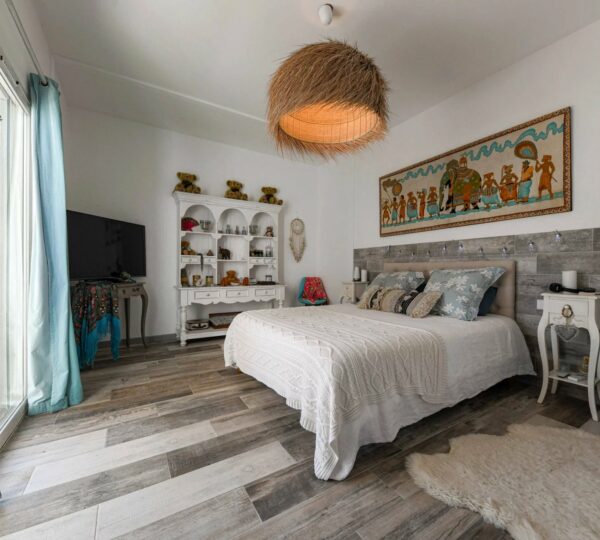 Property, garden, workshop and pool
