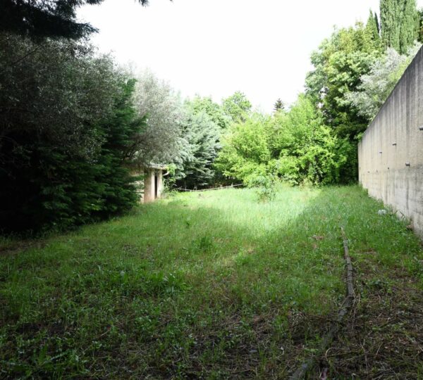 Terrain libre constructeur à Saint-Maximin, à seulement 3 km d'Uzès.