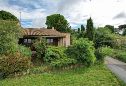 House in Saint-Maximin with garden 3 km from Uzès