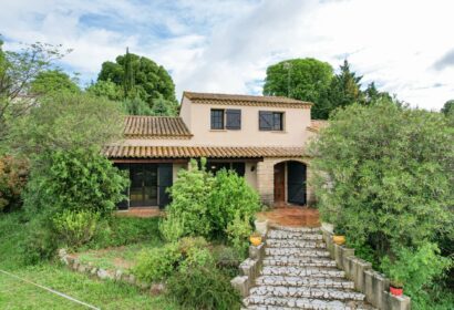 House in Saint-Maximin with garden 3 km from Uzès