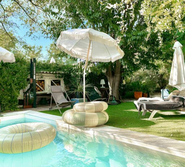 Maison de village en pierre avec jardin à seulement 3kms d'Uzès...
