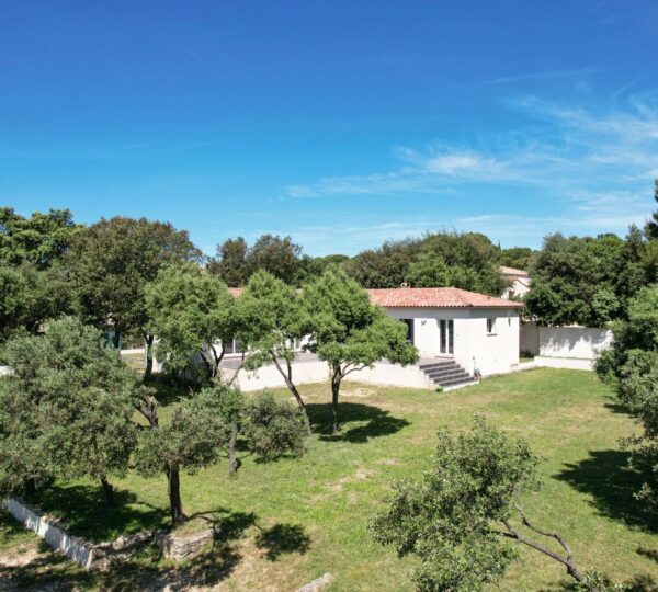 Uzès : maison méridionale avec jardin paysagé