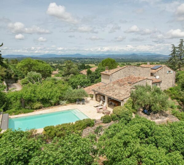 Stone farmhouse with swimming pool and panoramic views