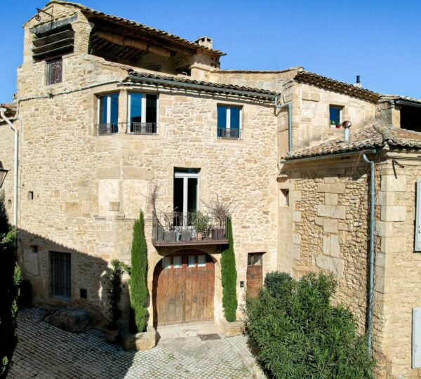 Superbe maison de village aux vues uniques avec terrasse
