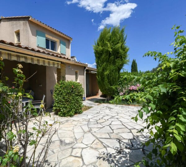 Uzès, maison d'habitation avec jardin à proximité immédiate du centre-ville