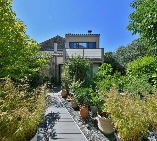 SOUS OFFRE - Charming village house with wooded garden