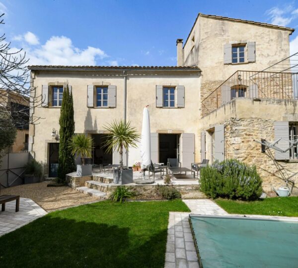 Restored village house 174 m² with garden and pond