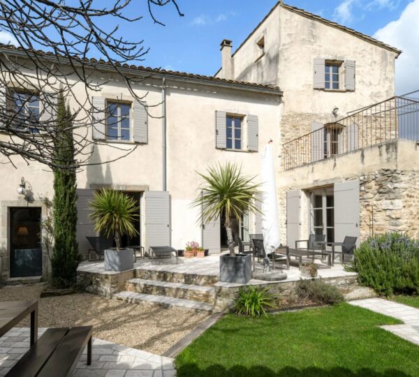 Restored village house 174 m² with garden and pond