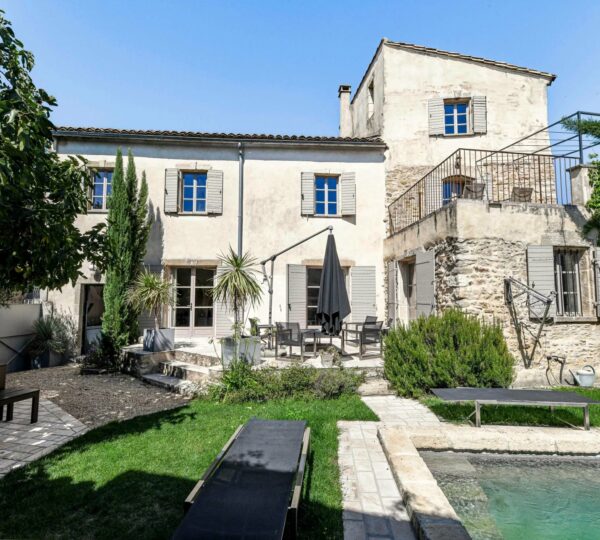Restored village house 174 m² with garden and pond