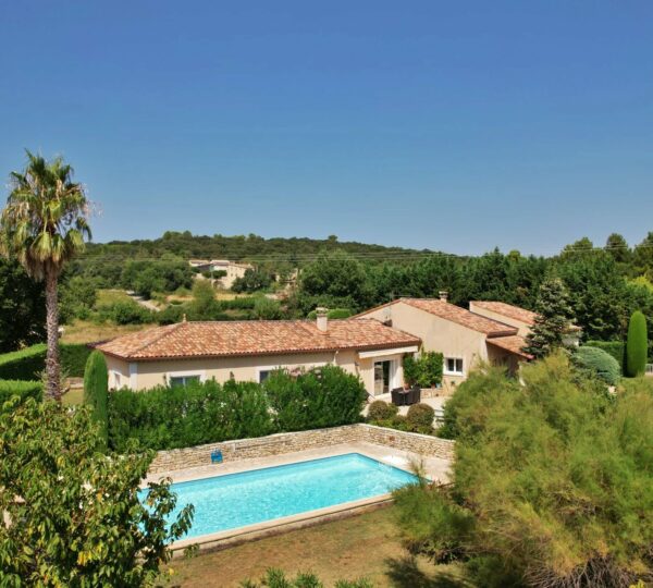 Charming villa in the heart of a landscaped garden