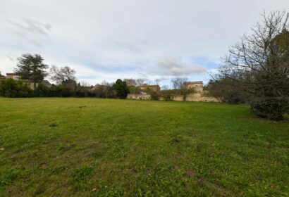 Large, beautiful flat building plot