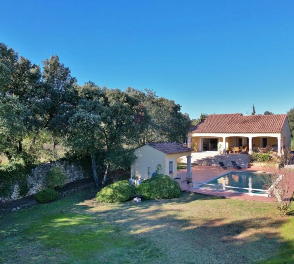 Southern house with garden and pool