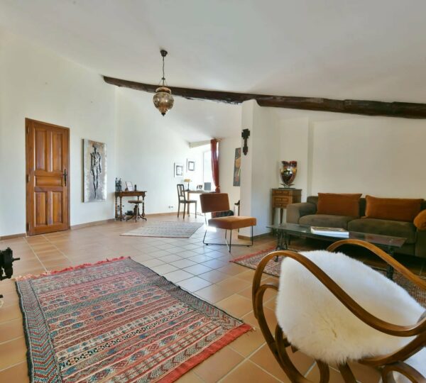 Charmante maison de village avec cour, terrasse et terrain non attenant