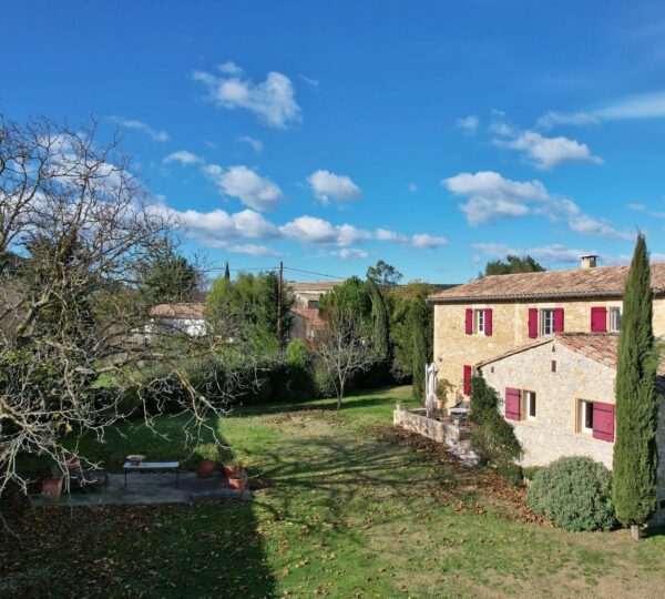 Charmante maison au cachet ancien sur terrain clos