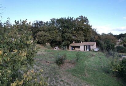 1,610 m² building plot and adjoining natural land