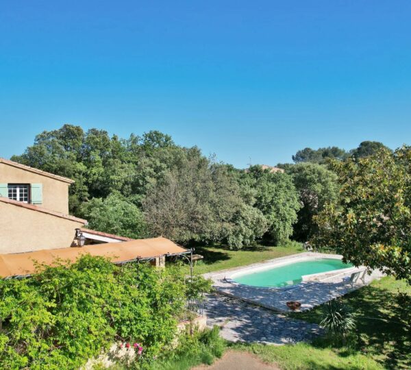 Maison méridionale avec Piscine sur l'axe Uzès/Pont du Gard