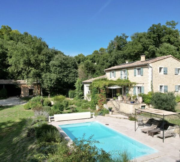 Elégante propriété de 280m² dans un village renommé