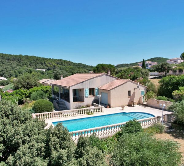 Aux portes d'Uzès : villa aux vues panoramiques