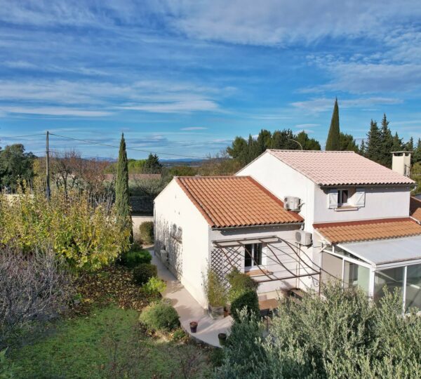Charmante villa avec jardin arboré à Uzès