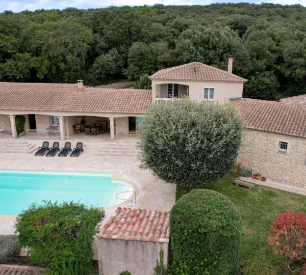 Propriété méridionale de 240 m² avec 2 gîtes et piscine