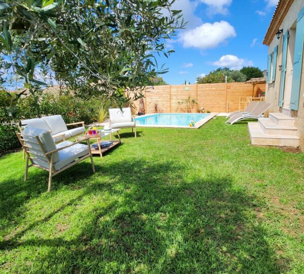 Uzès centre : Propriété méridionale de plain-pied de 126 m² avec jardin et piscine