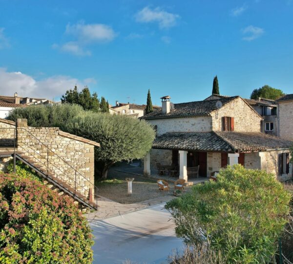Maison de village en pierre avec piscine...