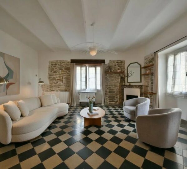 Charming c. refurbushed 3 bedroom house