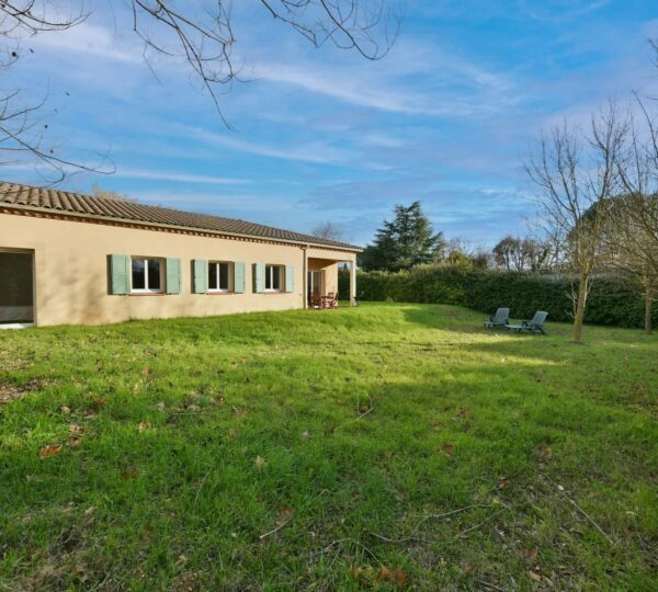 Uzès centre historique 3 km : Villa de plain-pied de 105 m² sur un terrain de 821 m²