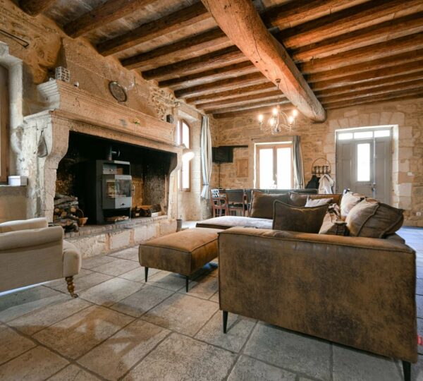 18th-century 5 bedroom village house of 190 m² with roof terrace