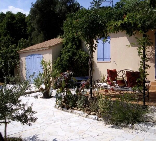 Superbe villa dans un village tous commerces